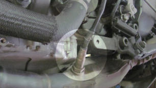 Um die Verbrennungsqualit�t in allen Drehzahlbereichen zu ermitteln ist eine leistungsf�hige Breitbandsauerstoffsonde erforderlich. Da die Messung vor dem Katalysator erfolgen muss, ist oft die Anbringung spezeller Anschl�sse am Kr�mmer n�tig.