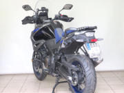 Sind die Seitenkoffer ab, sind auch keine Koffertr�ger im Blickfeld und man sieht wie schmal die 1050er baut